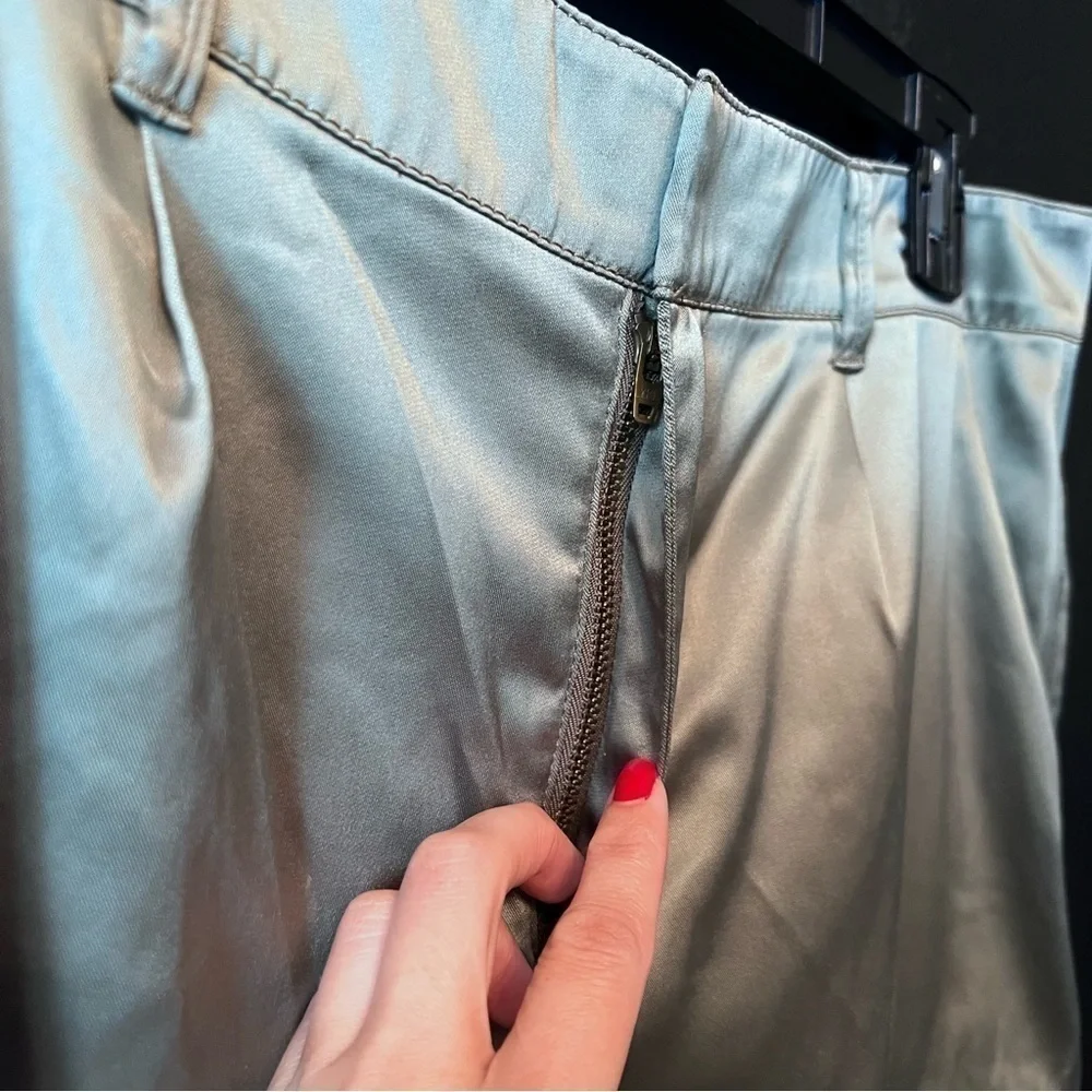 White House black Market women cargo pants Size: 10 Color: Olive Green